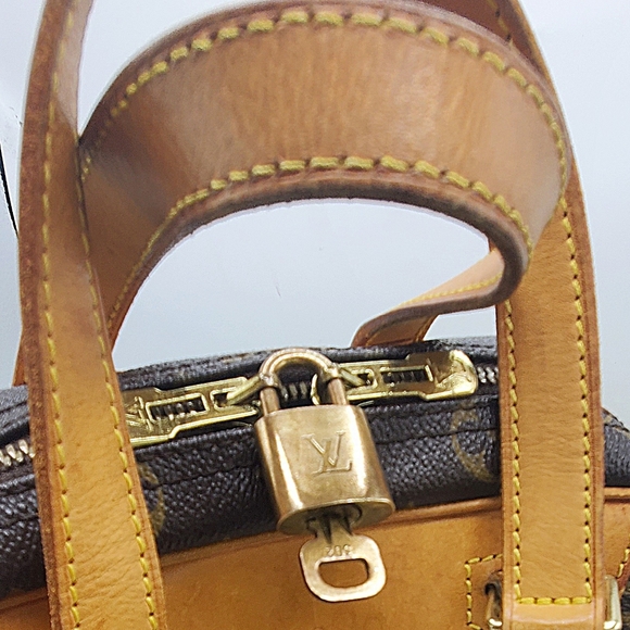 Louis Vuitton Excursion - Picture 10 of 12